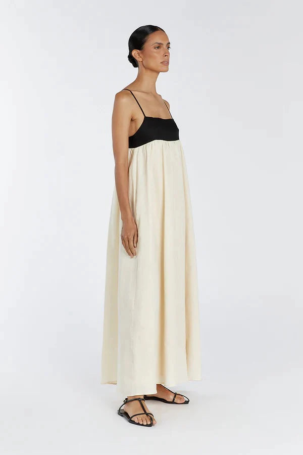 Robe longue ample et élégante en blanc
