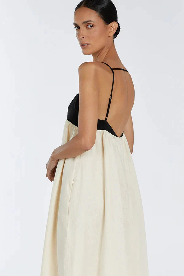 Robe longue ample et élégante en blanc