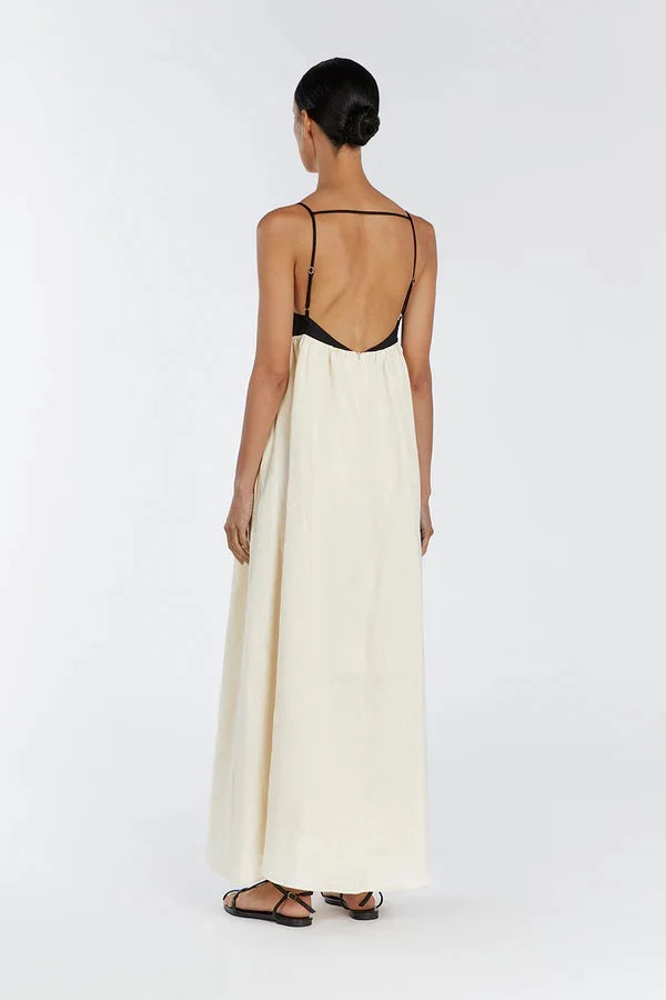 Robe longue ample et élégante en blanc