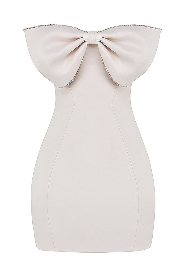 Robe en satin ivoire ornée de cristaux et d'un nàud
