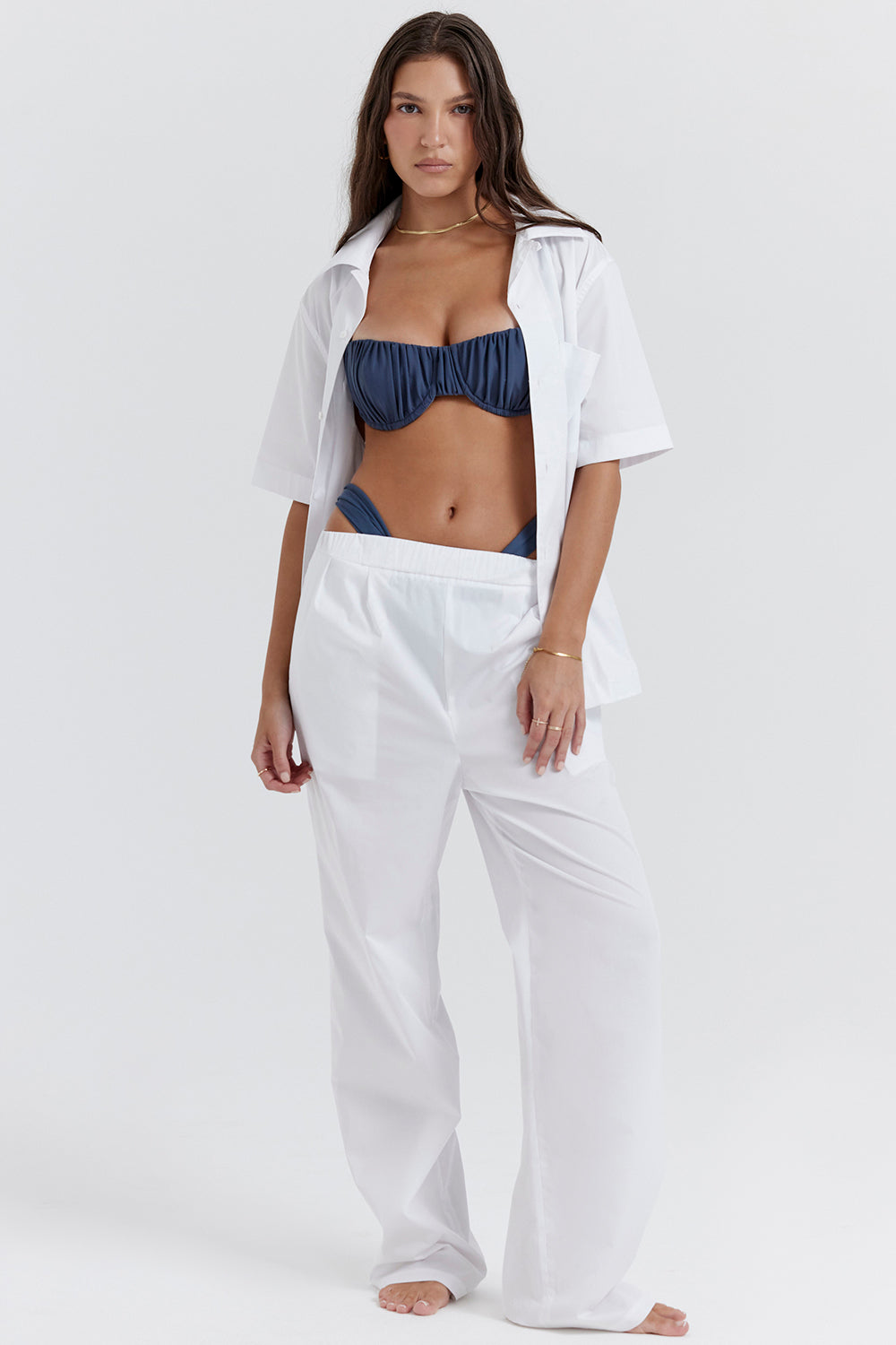 Chemise oversize blanche avec pantalon coupe décontractée
