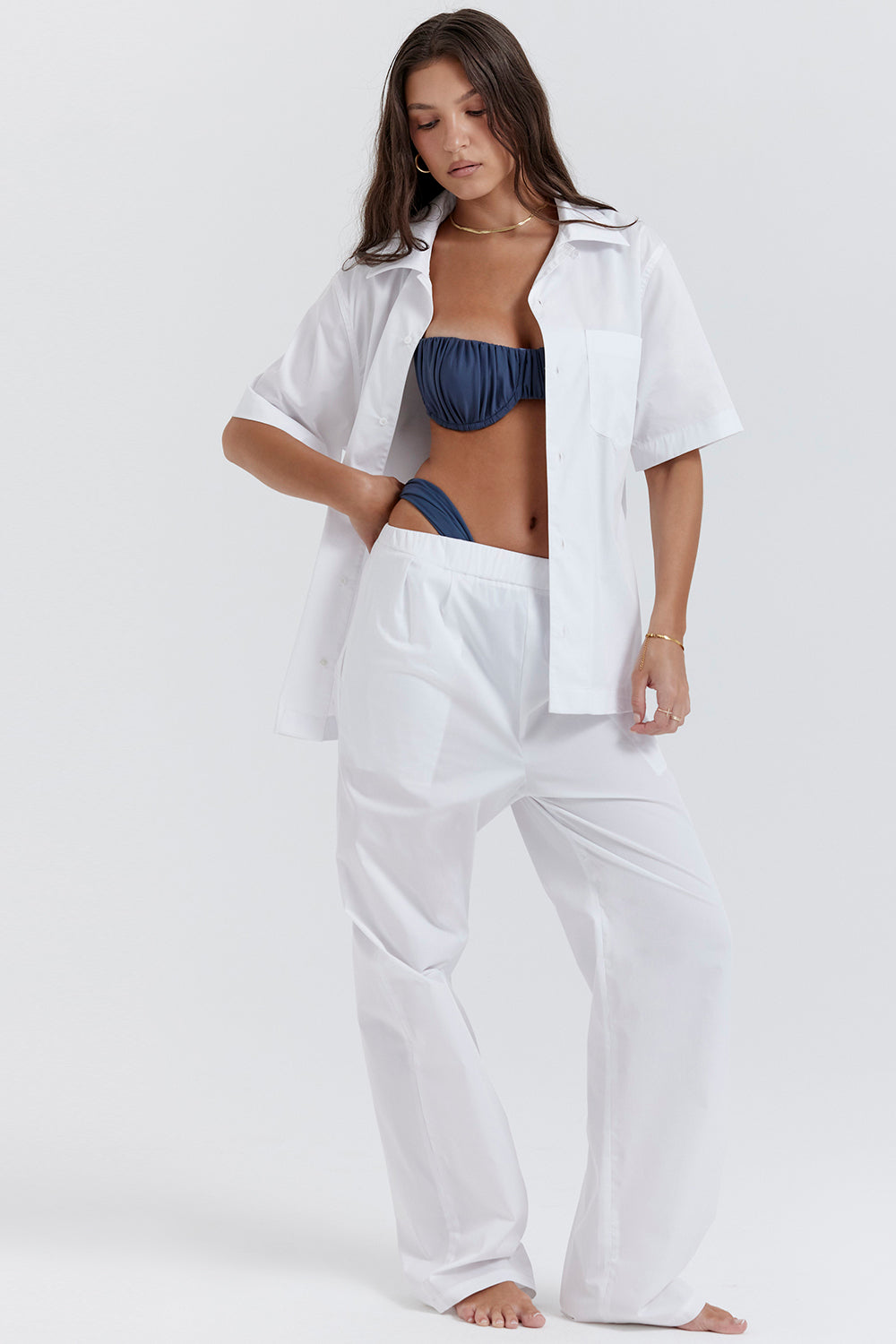 Chemise oversize blanche avec pantalon coupe décontractée