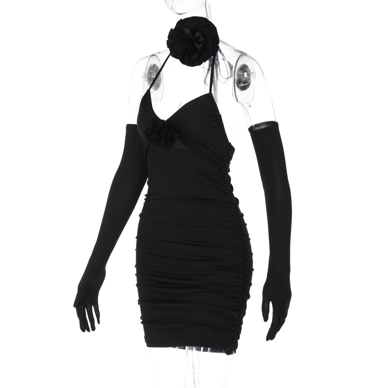 Robe fourreau rose noir avec col licou, col en V, lacets et gants