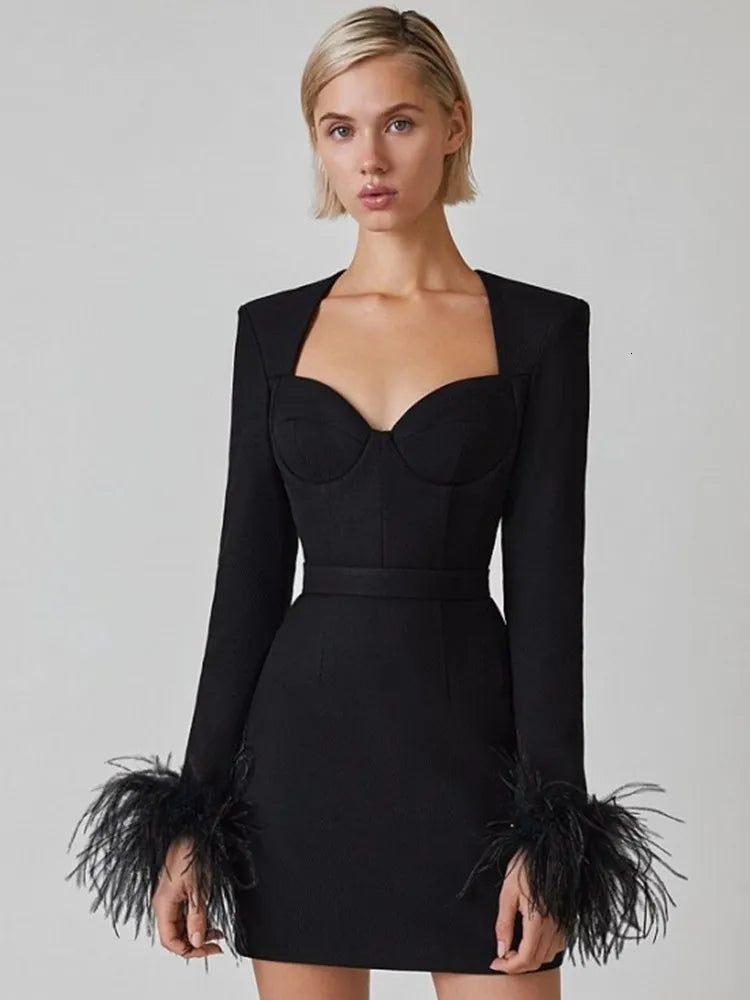 Robe à manches longues avec plumes