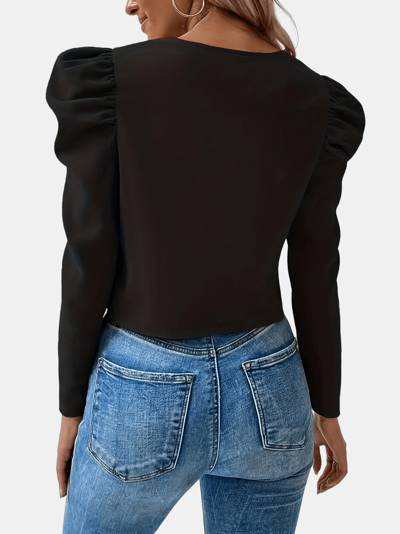 Veste noire à manches bouffantes