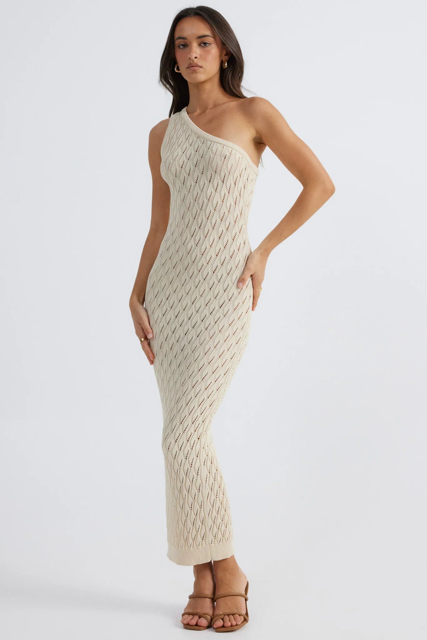 Robe longue en maille avec une épaule et creux