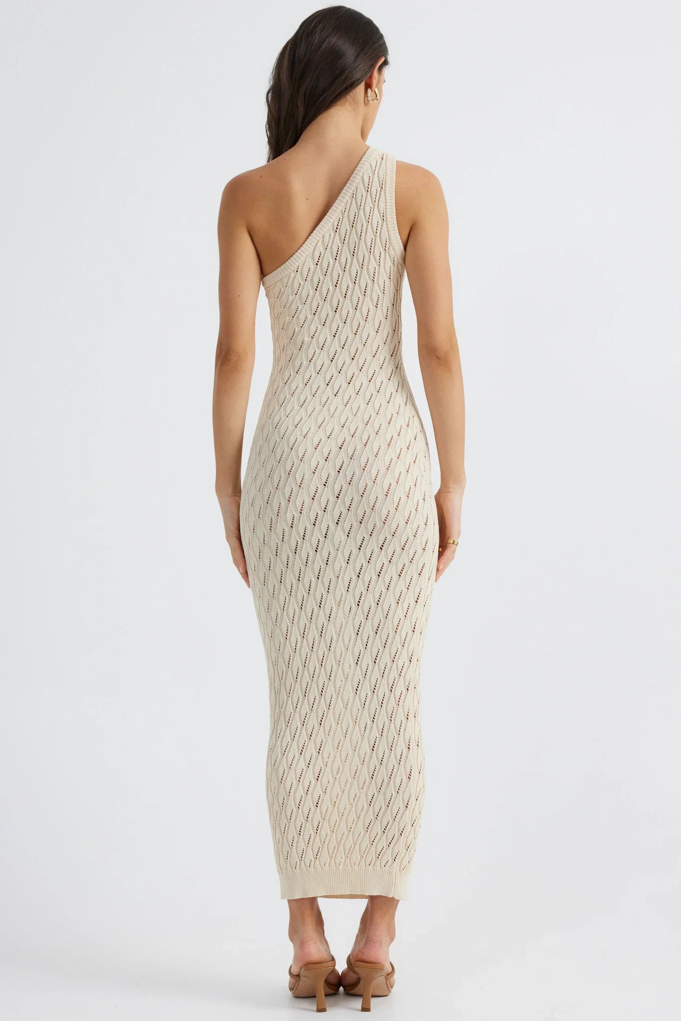 Robe longue en maille avec une épaule et creux