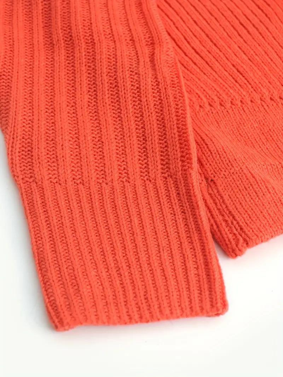 pull en maille côtelée à encolure asymétrique