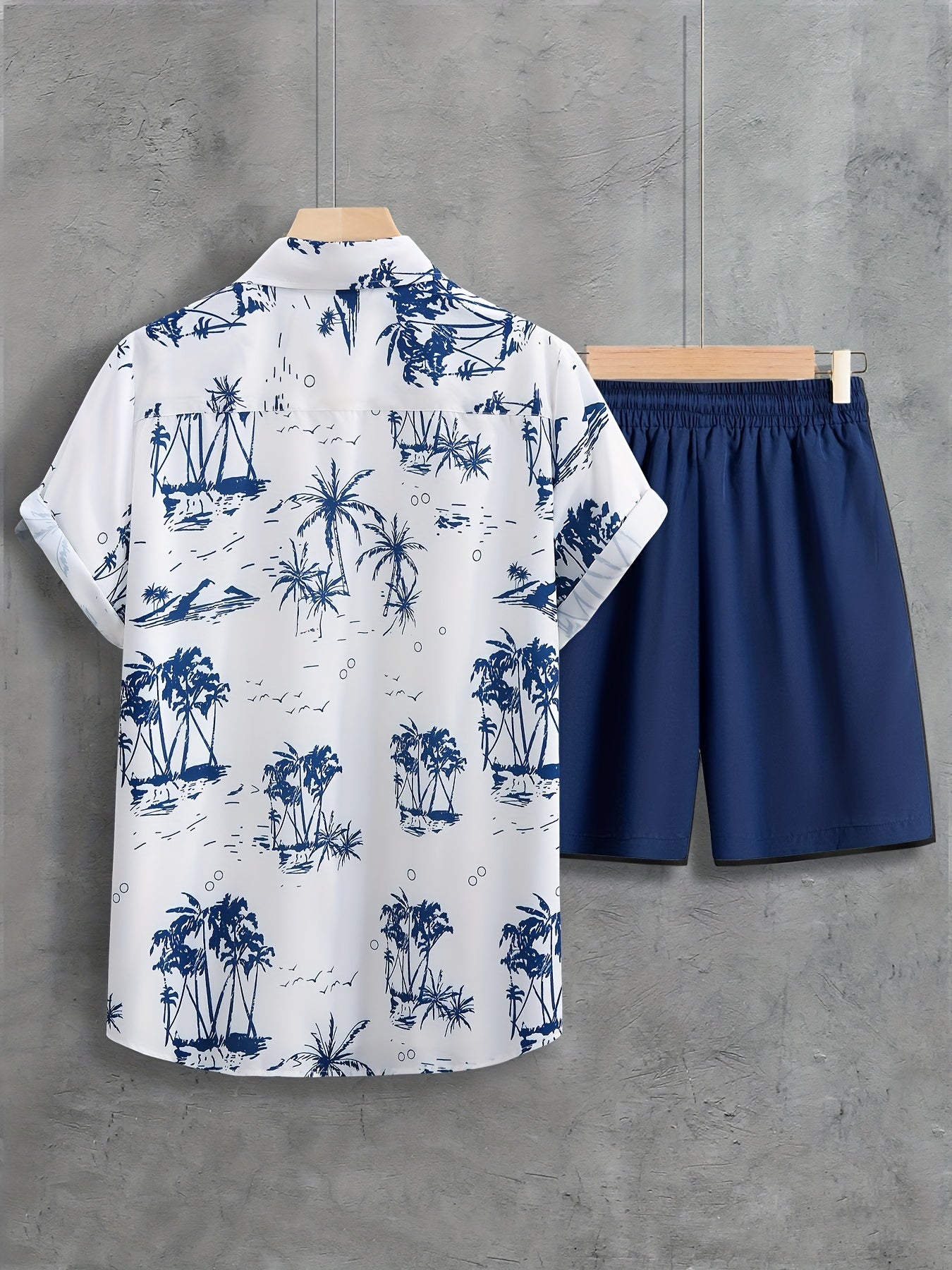 Chemise à manches courtes et short avec cocotiers