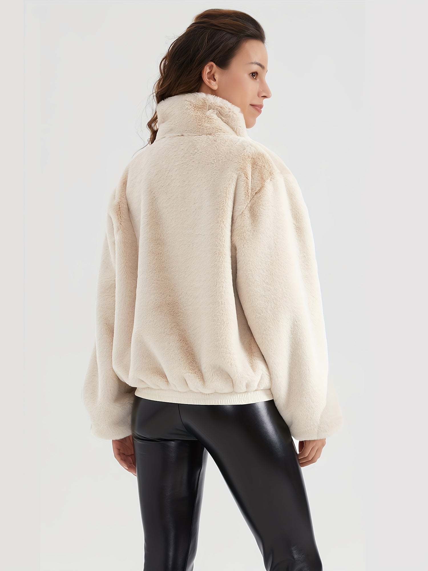 Veste en fausse fourrure à col montant