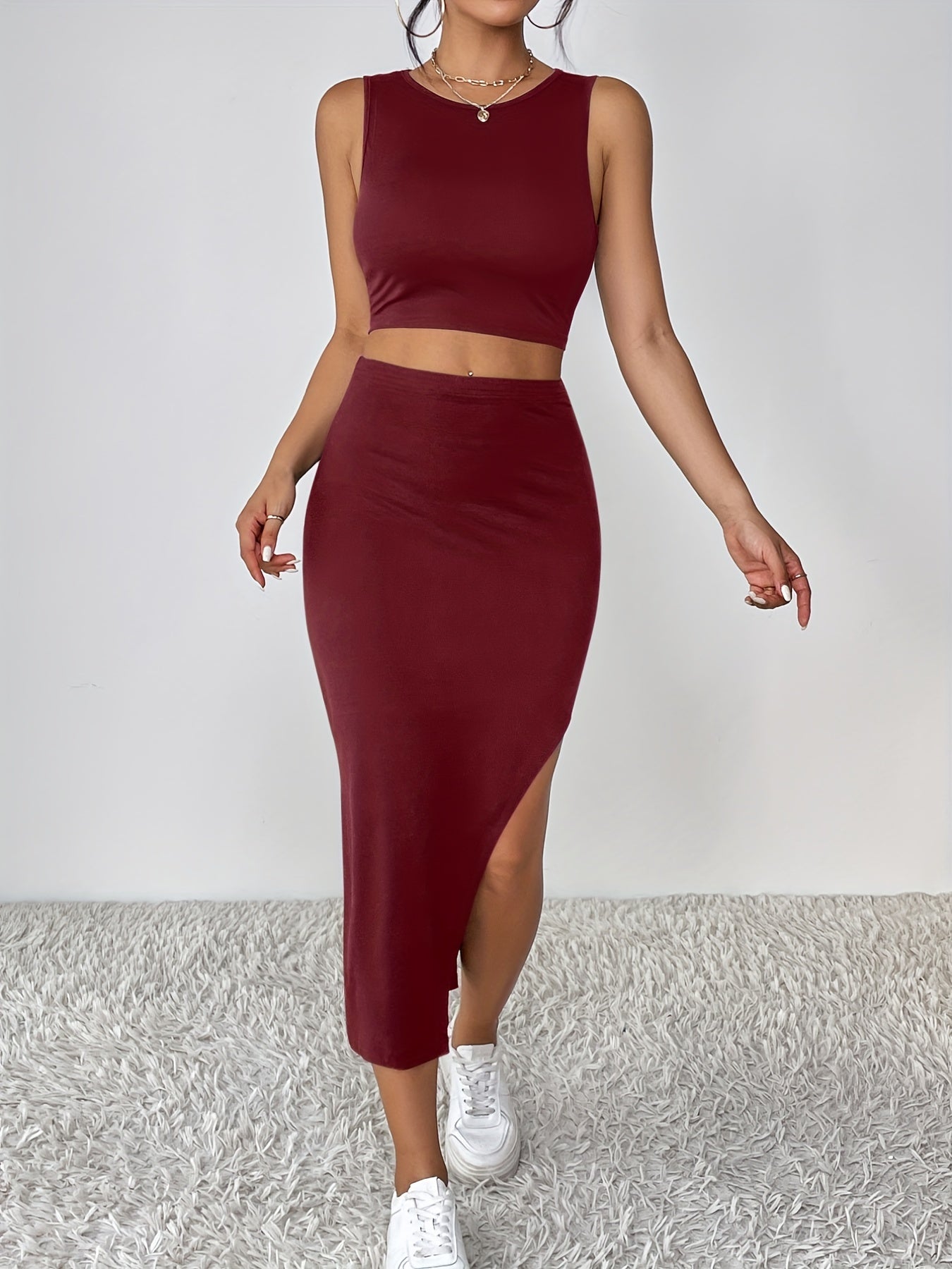 Ensemble débardeur court et jupe taille haute et fente