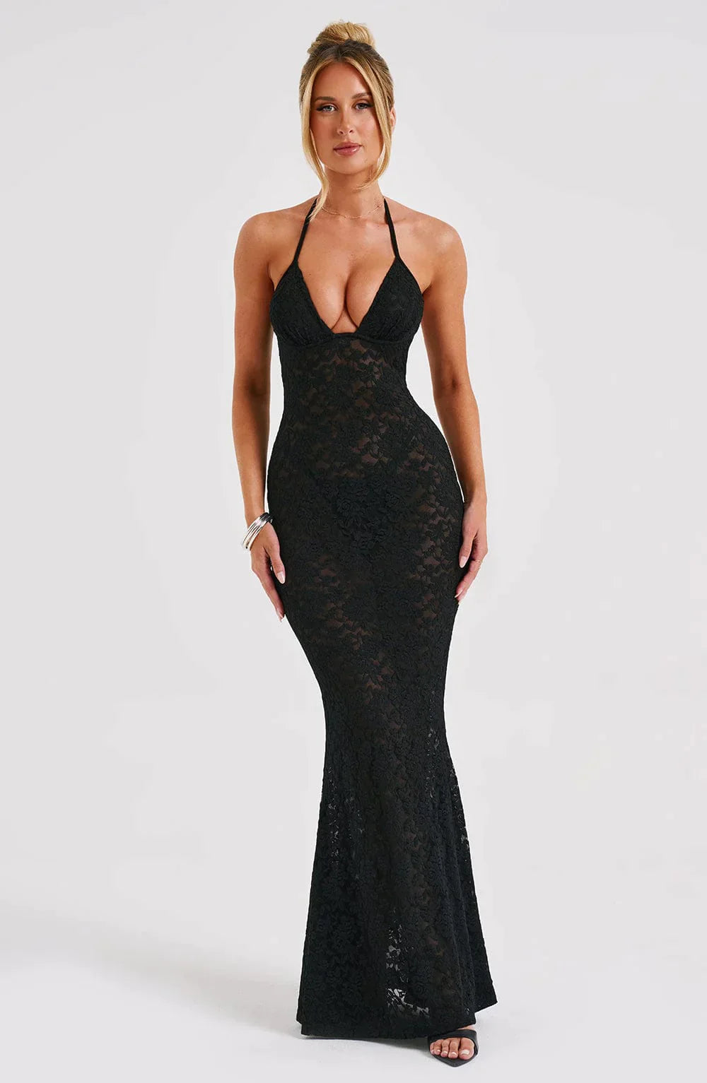 Robe longue noire avec couture en dentelle