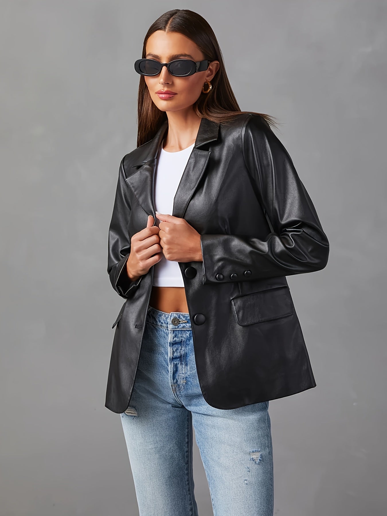 Veste en cuir noir avec bouton