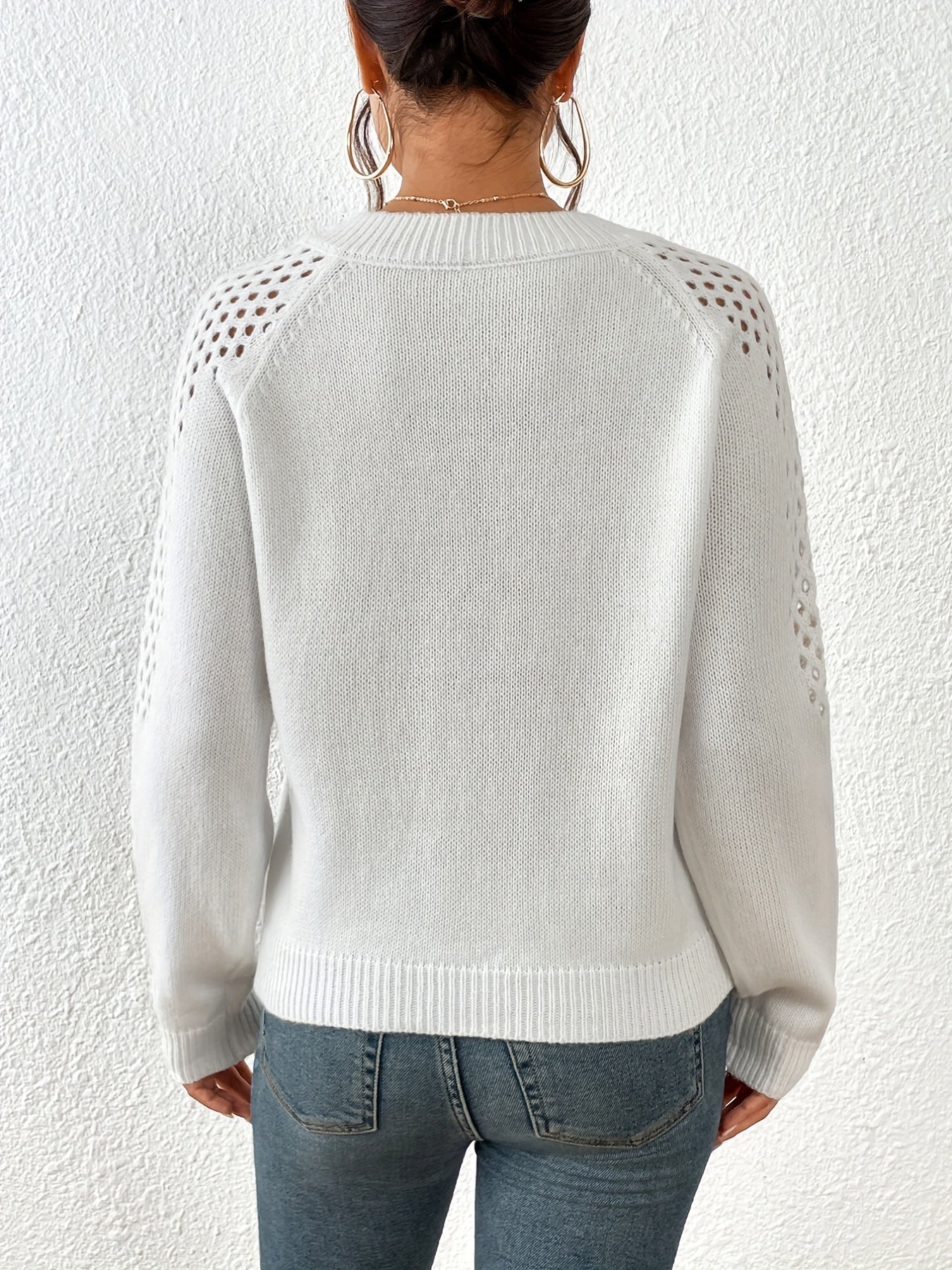 Pull large à manches longues, col V et découpe aux épaules