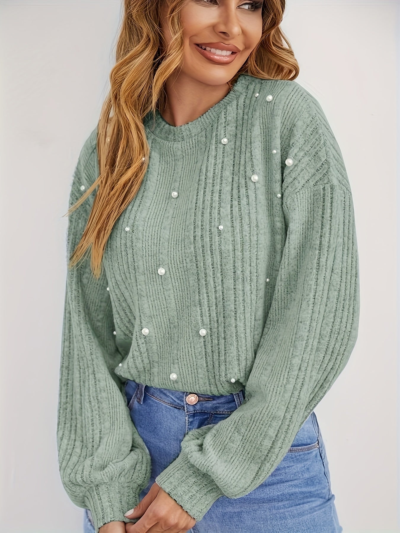 Pull côtelé à col rond et décoration de perles