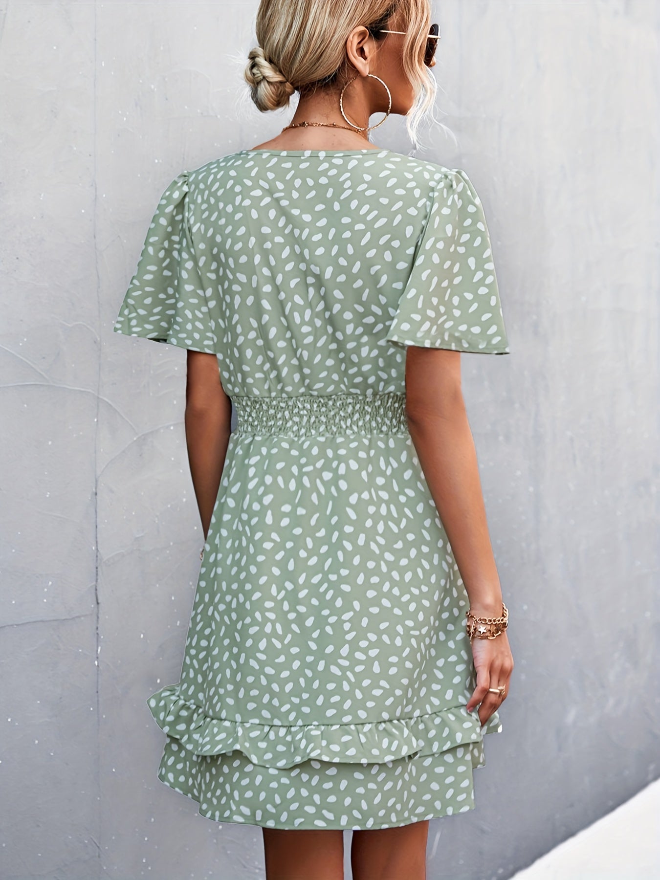 Robe à pois et manches volantées