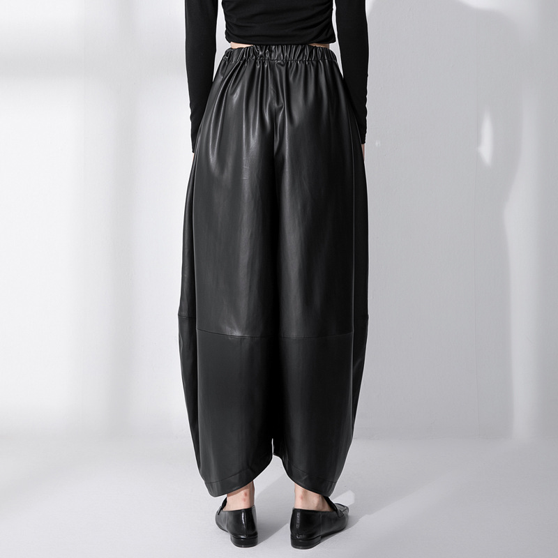 Pantalon en cuir noir à taille haute et jambes larges