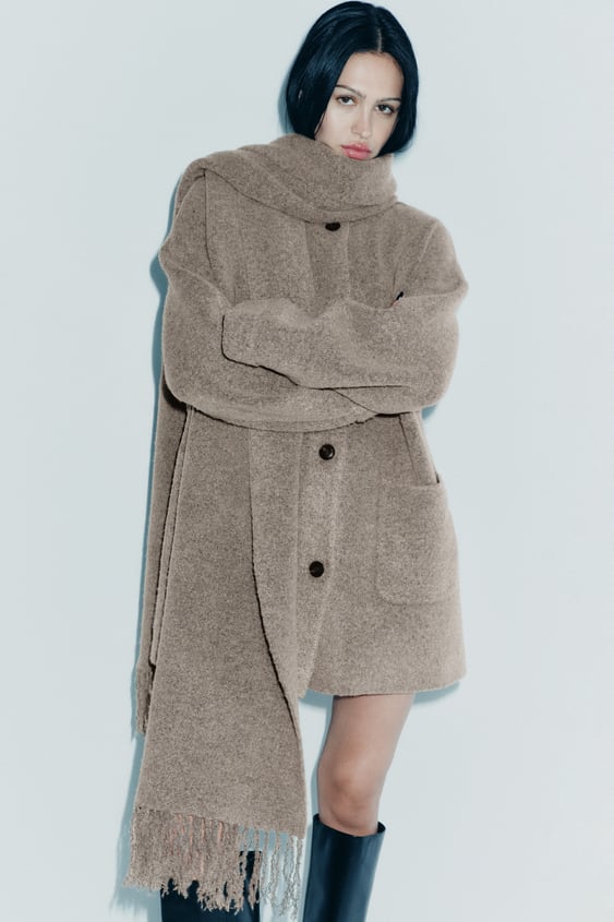 Manteau court en maille avec écharpe