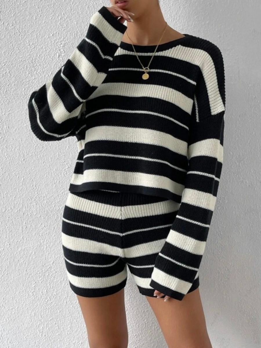 Pull et short rayés pour femme