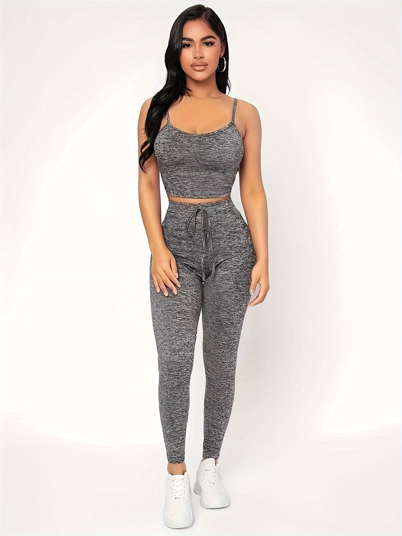 Ensemble gris composé d'un crop caraco et d'un pantalon étroit avec lien à la taille