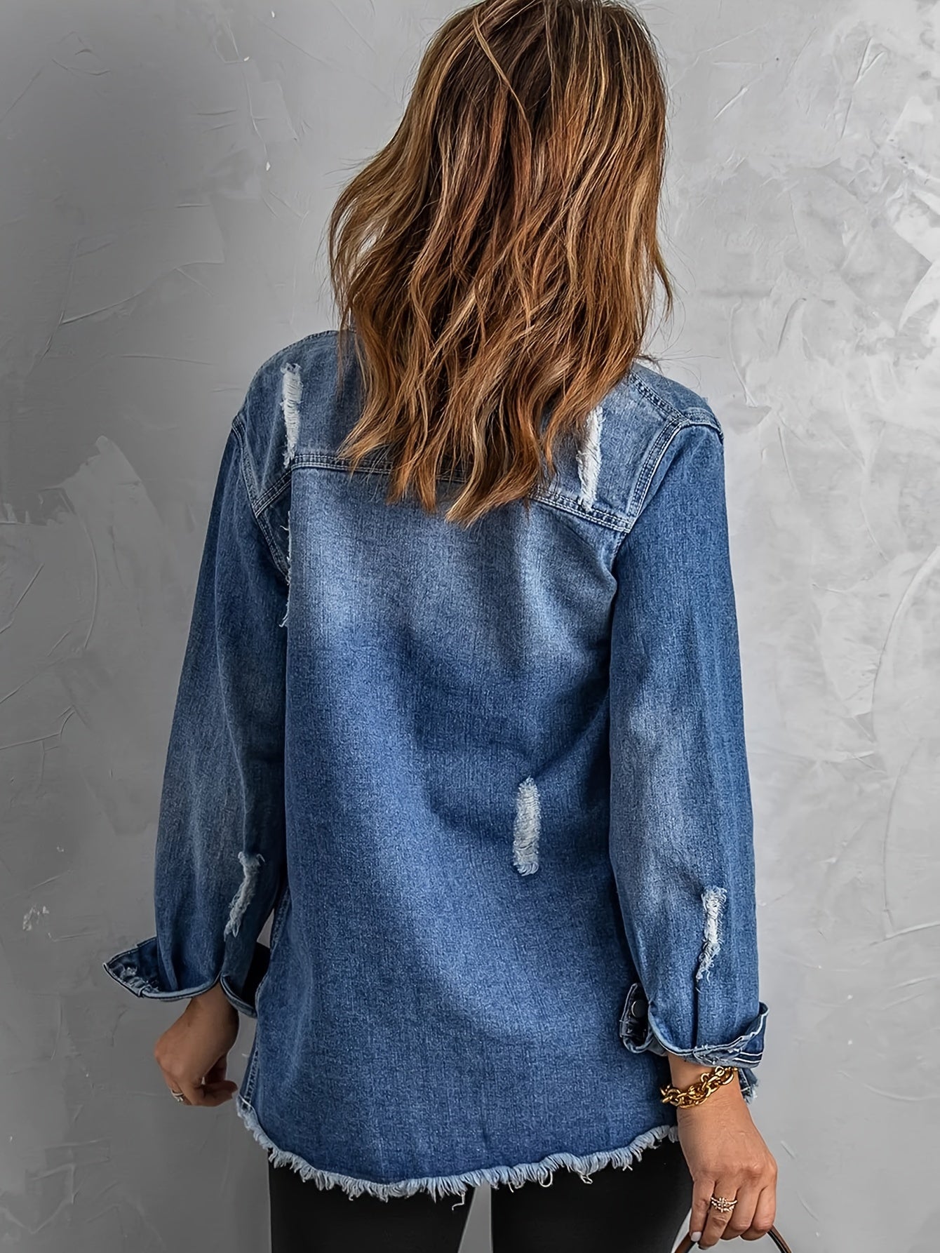Veste en jean avec trous déchirés sur les revers