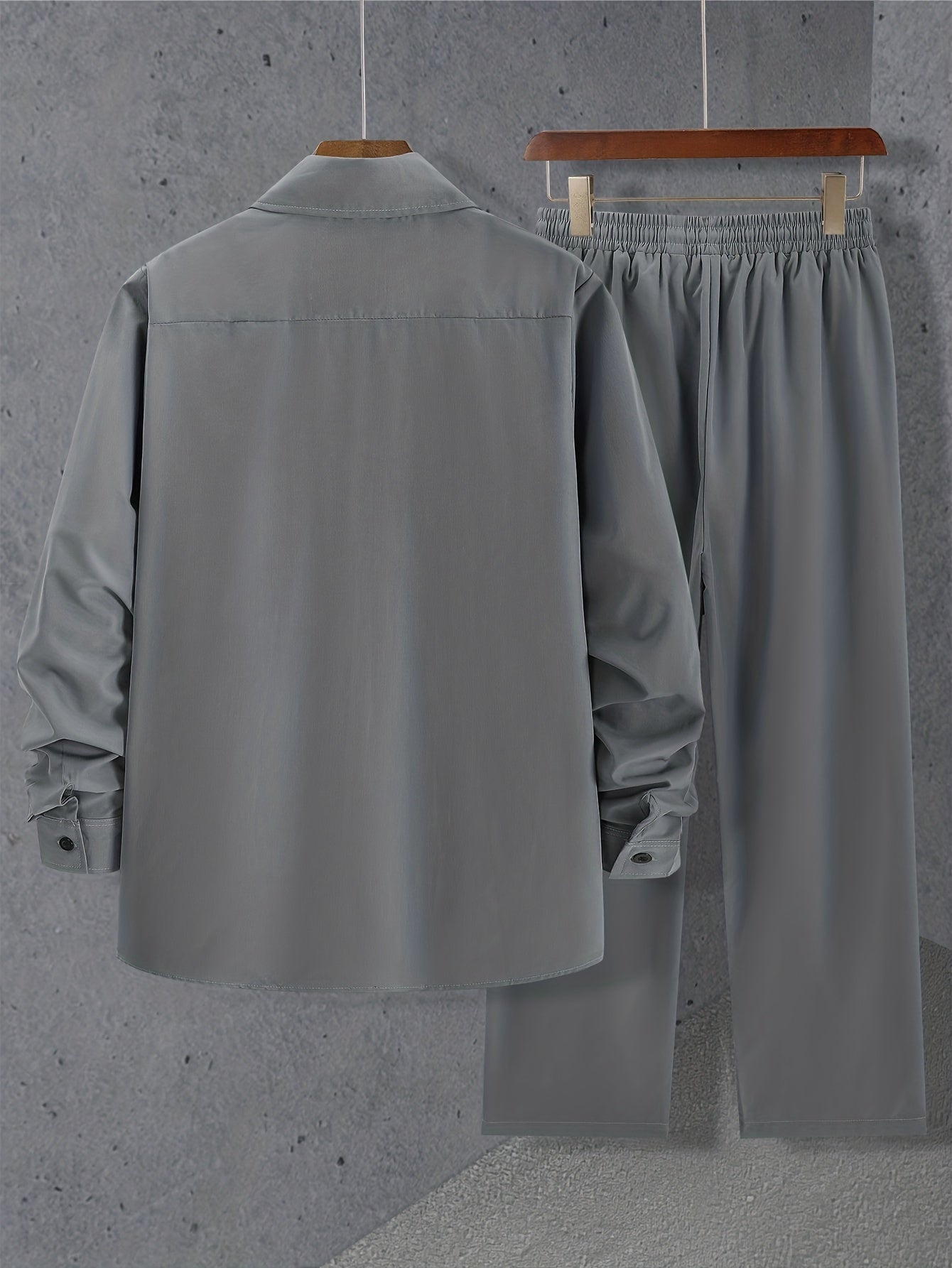 Ensemble simple composé d'une chemise à manches longues et d'un pantalon à cordon pour l'été