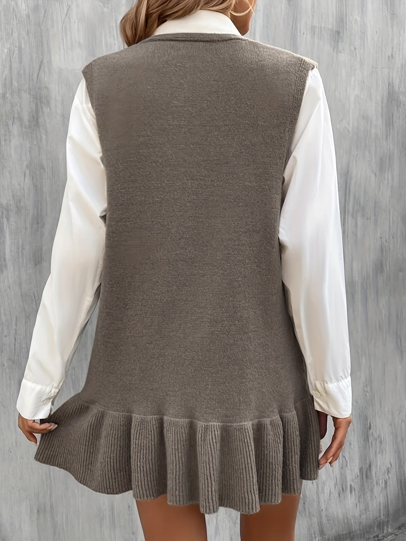 Robe en maille avec ourlet volanté