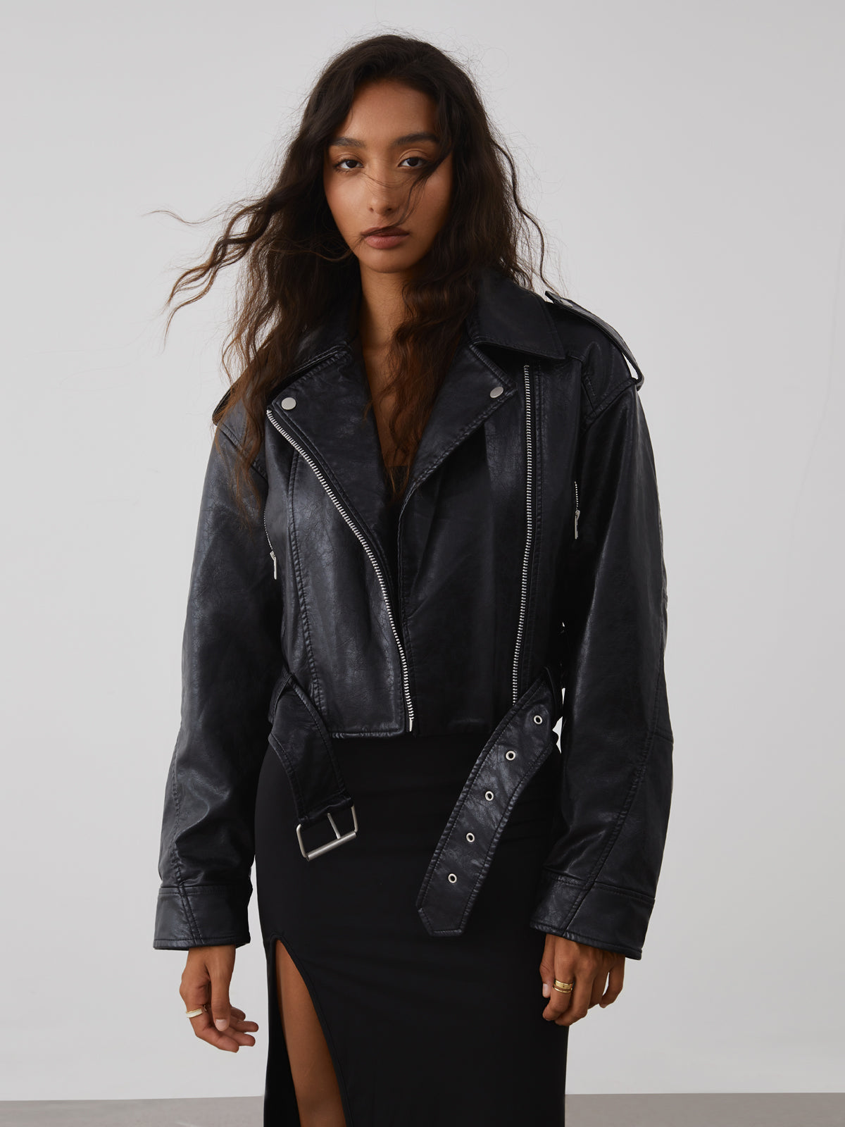 Blouson court en cuir noir