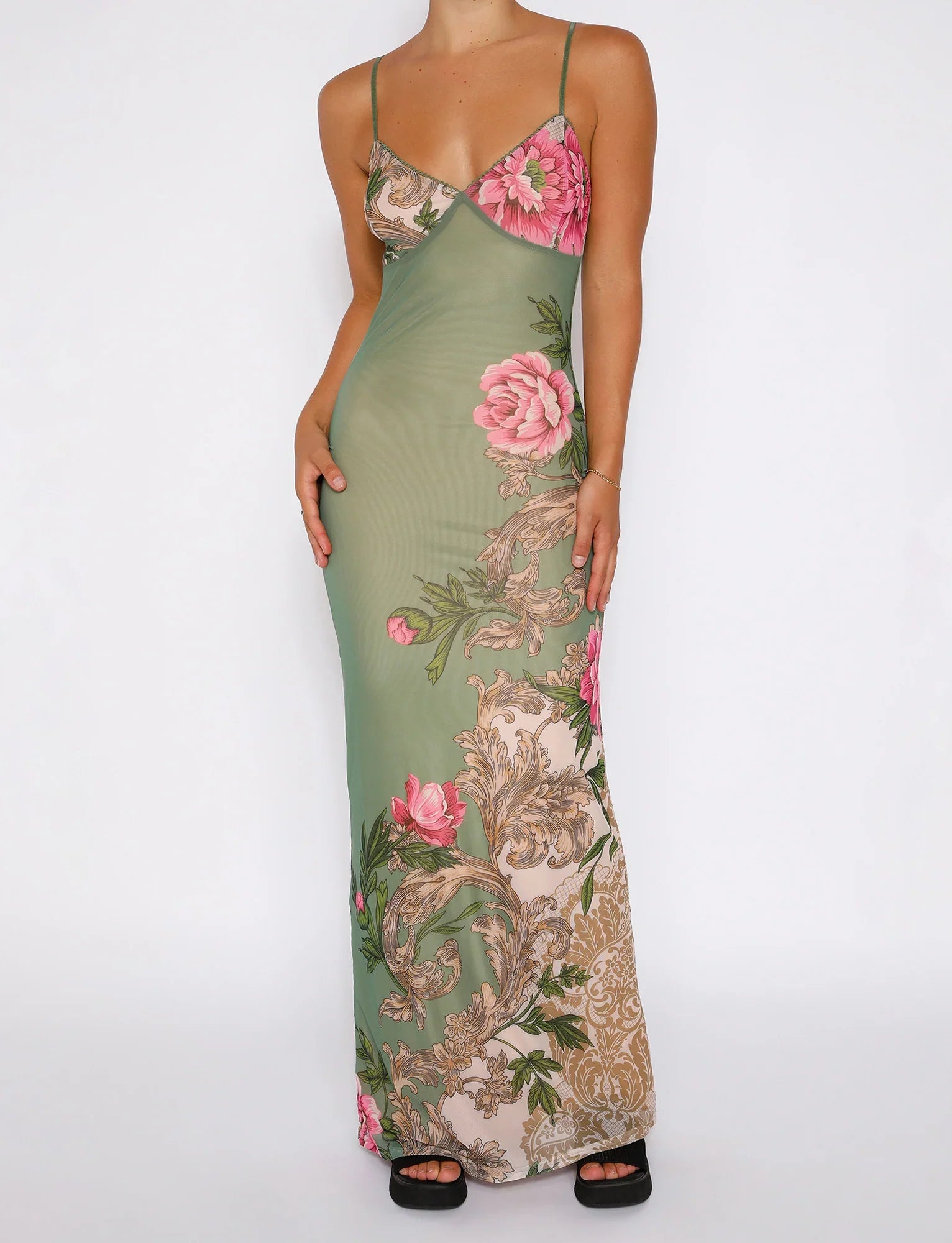 Robe en dentelle verte fleurie