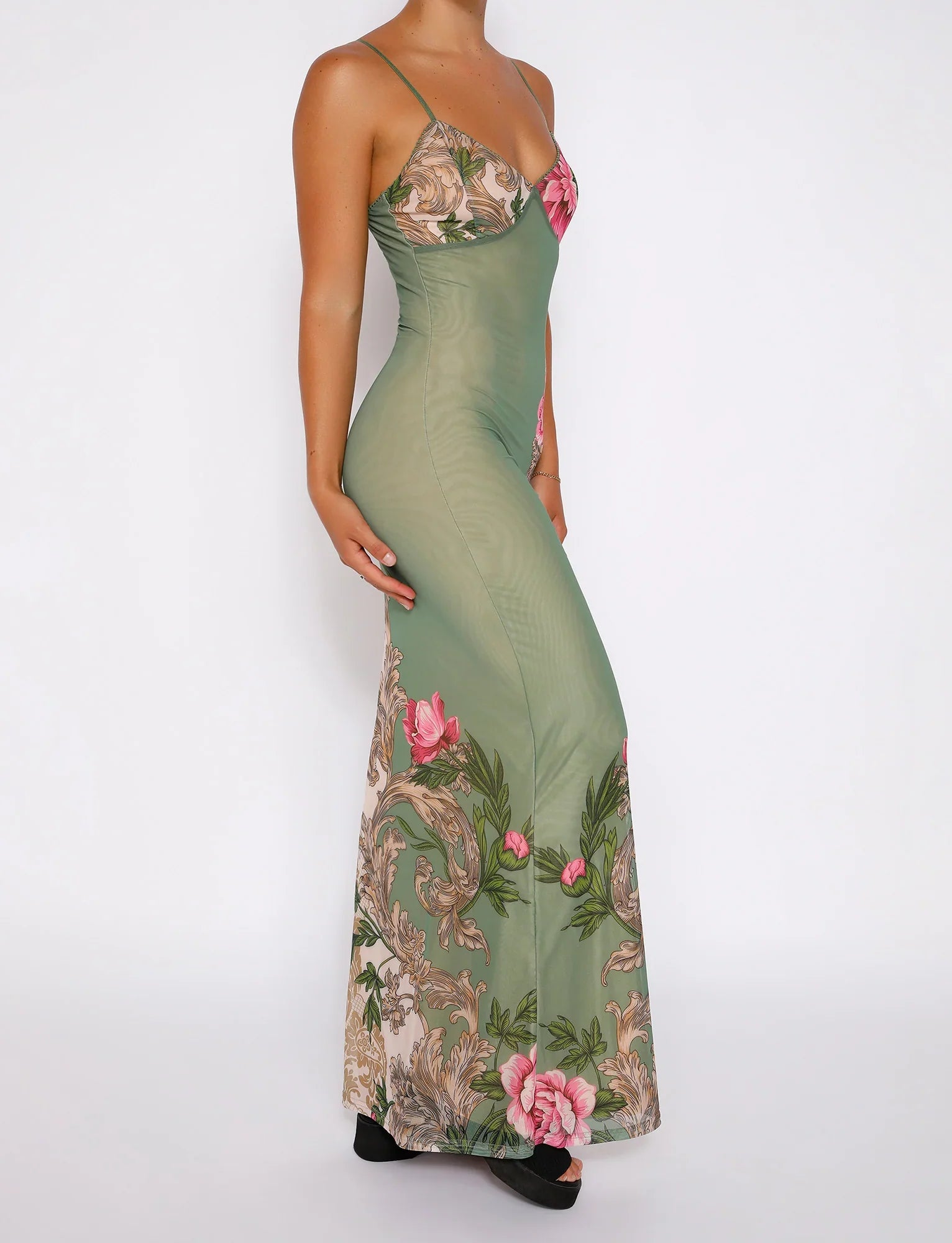 Robe en dentelle verte fleurie