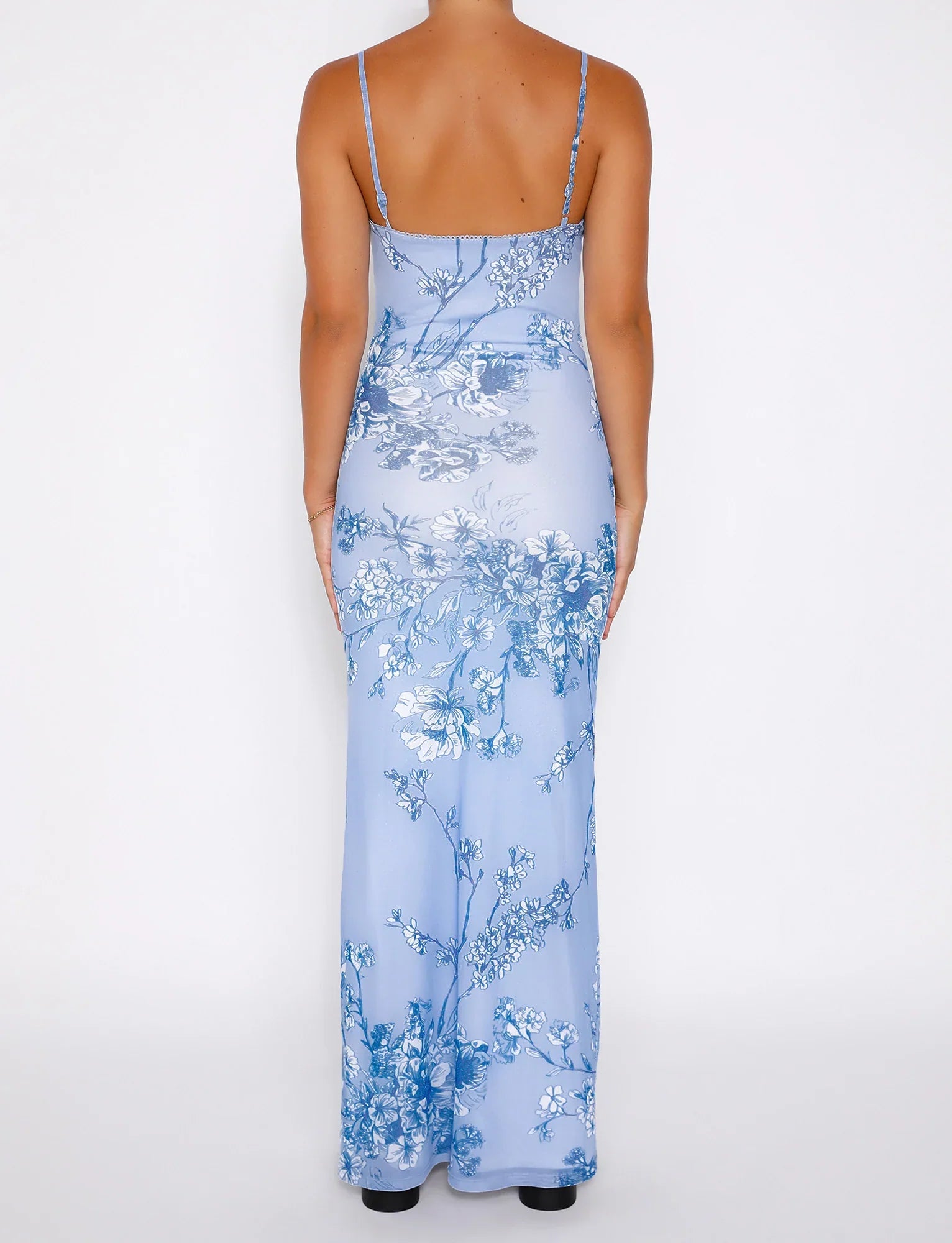 Robe en dentelle bleue fleurie