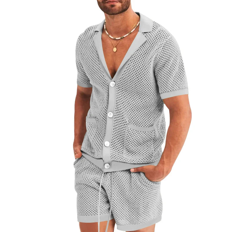 Découpe d'une chemise et d'un short transparents