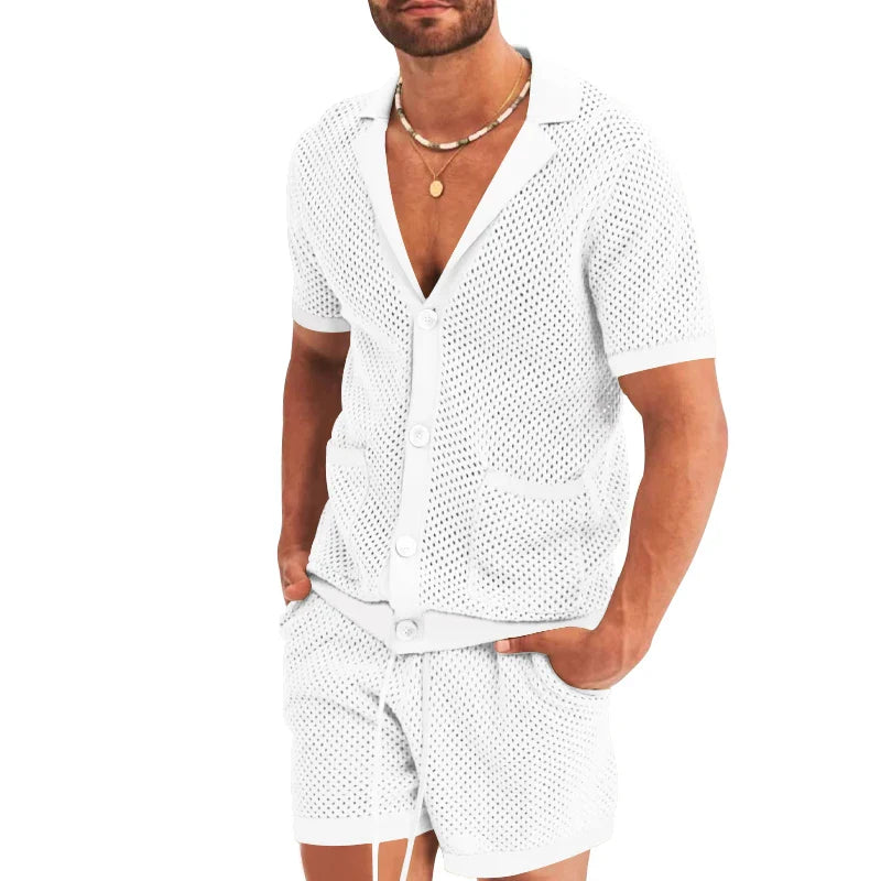 Découpe d'une chemise et d'un short transparents