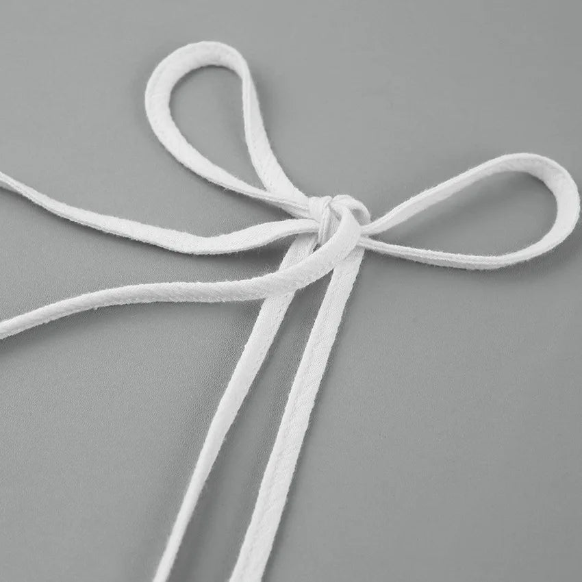Robe d'été blanche à lacets