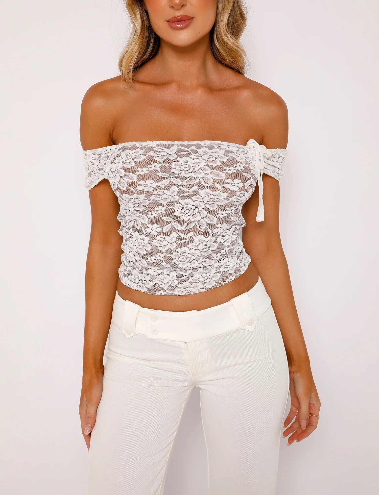 Top épaules dénudées à texture florale
