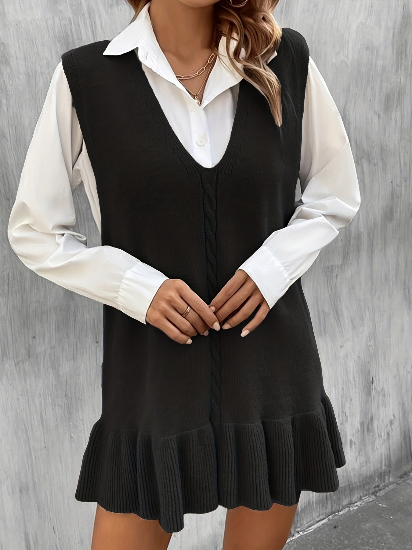 Robe en maille avec ourlet volanté