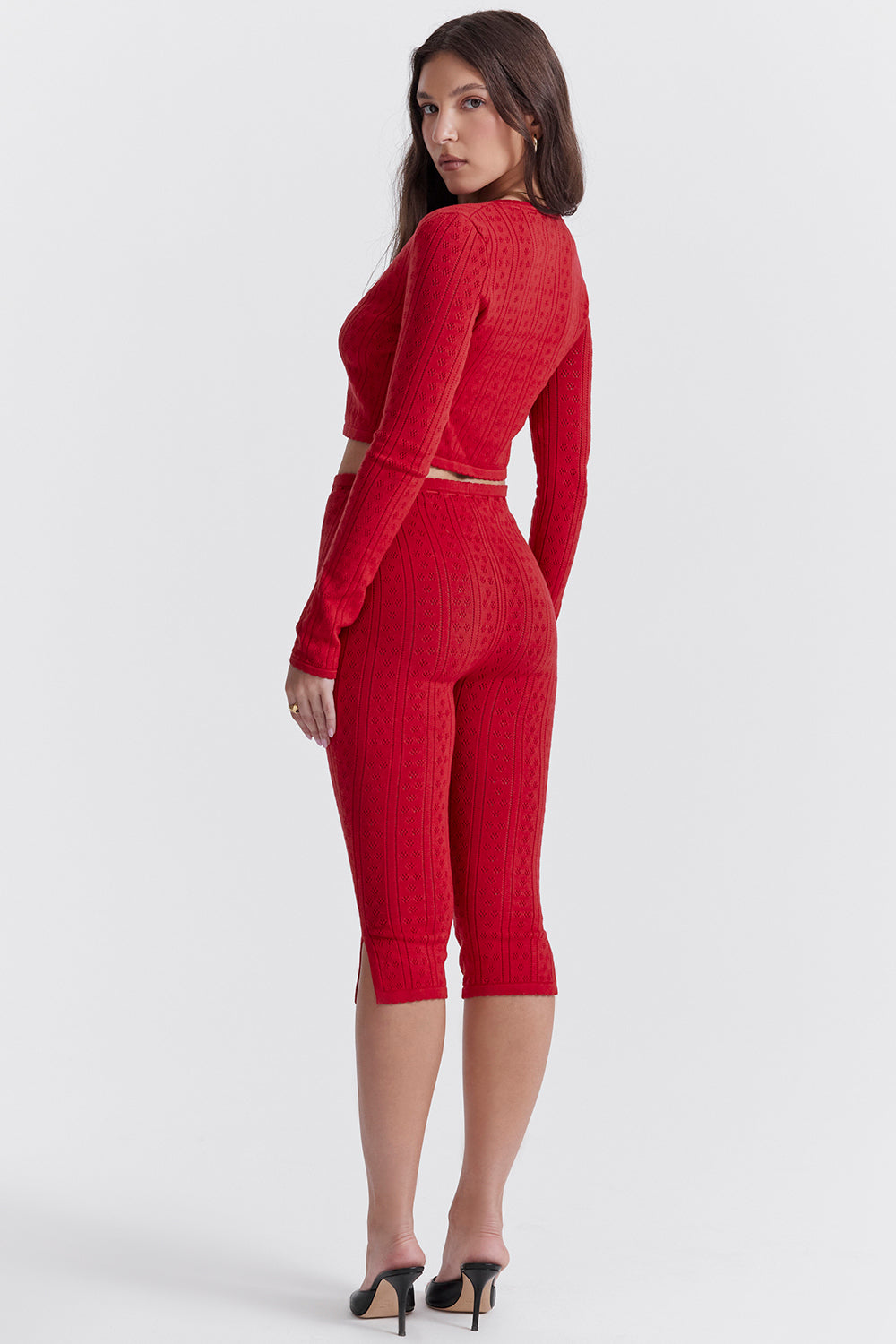 Haut en maille côtelée cerise avec pantalon capri en maille