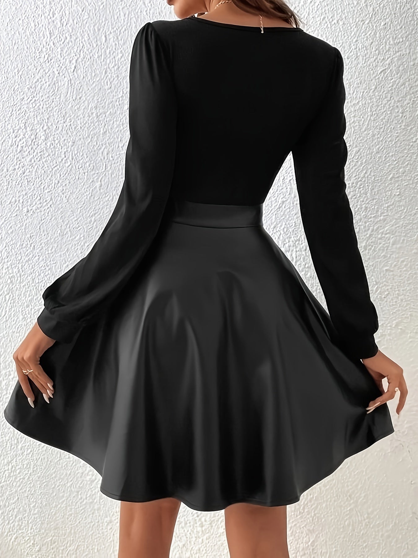 Robe slim noire à manches longues