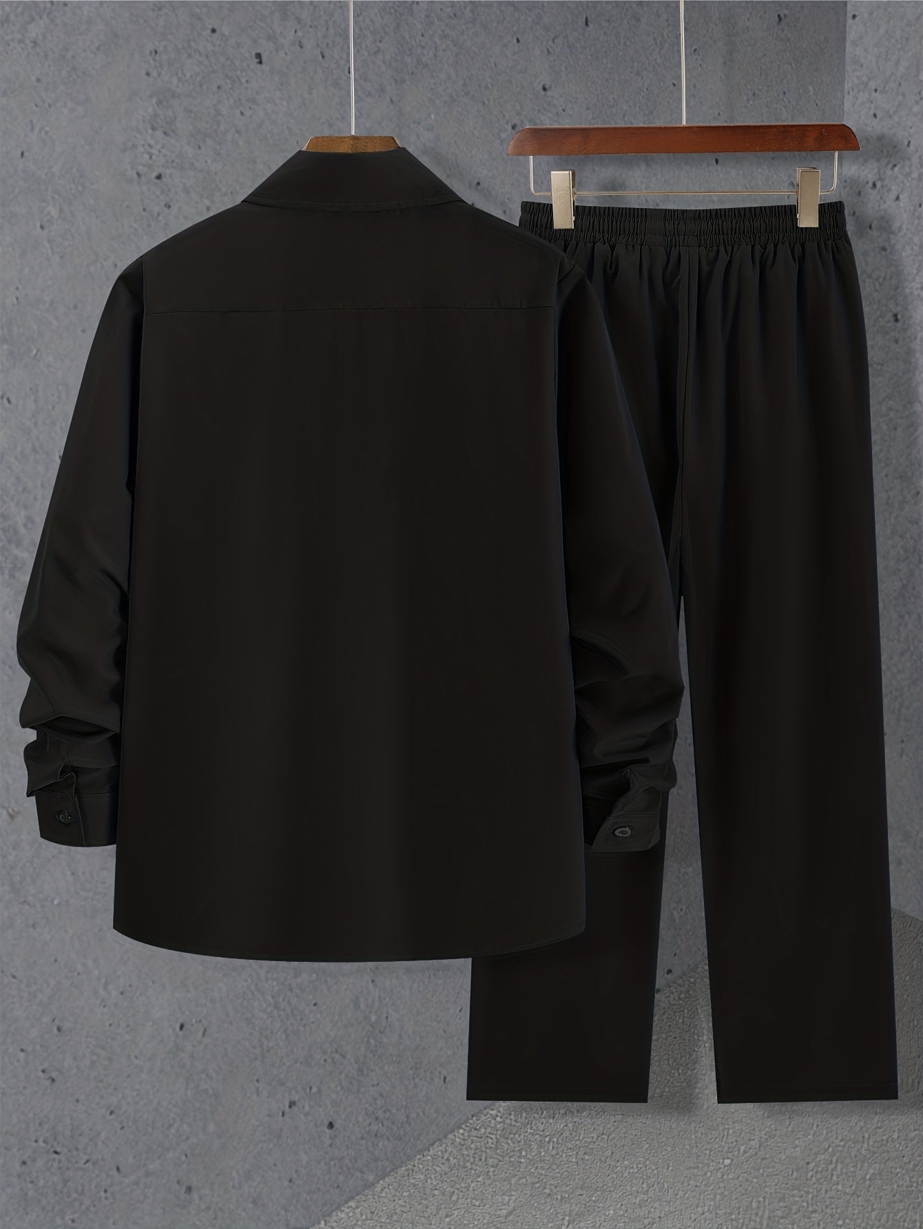 Ensemble simple composé d'une chemise à manches longues et d'un pantalon à cordon pour l'été