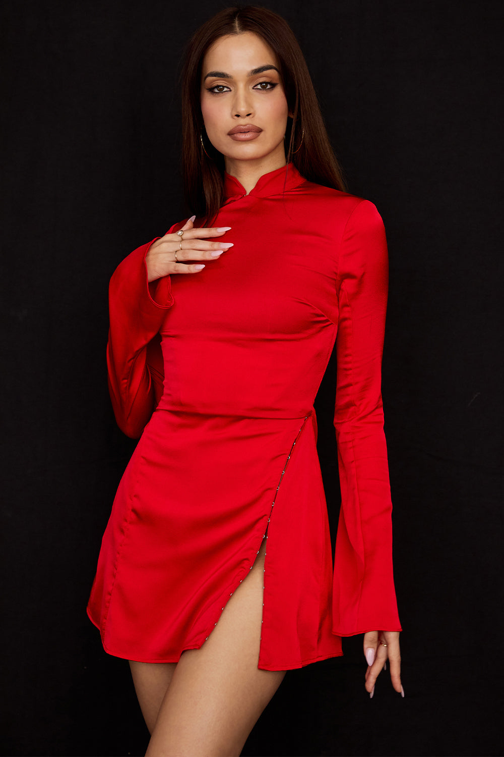 Mini-robe en satin rouge foncé