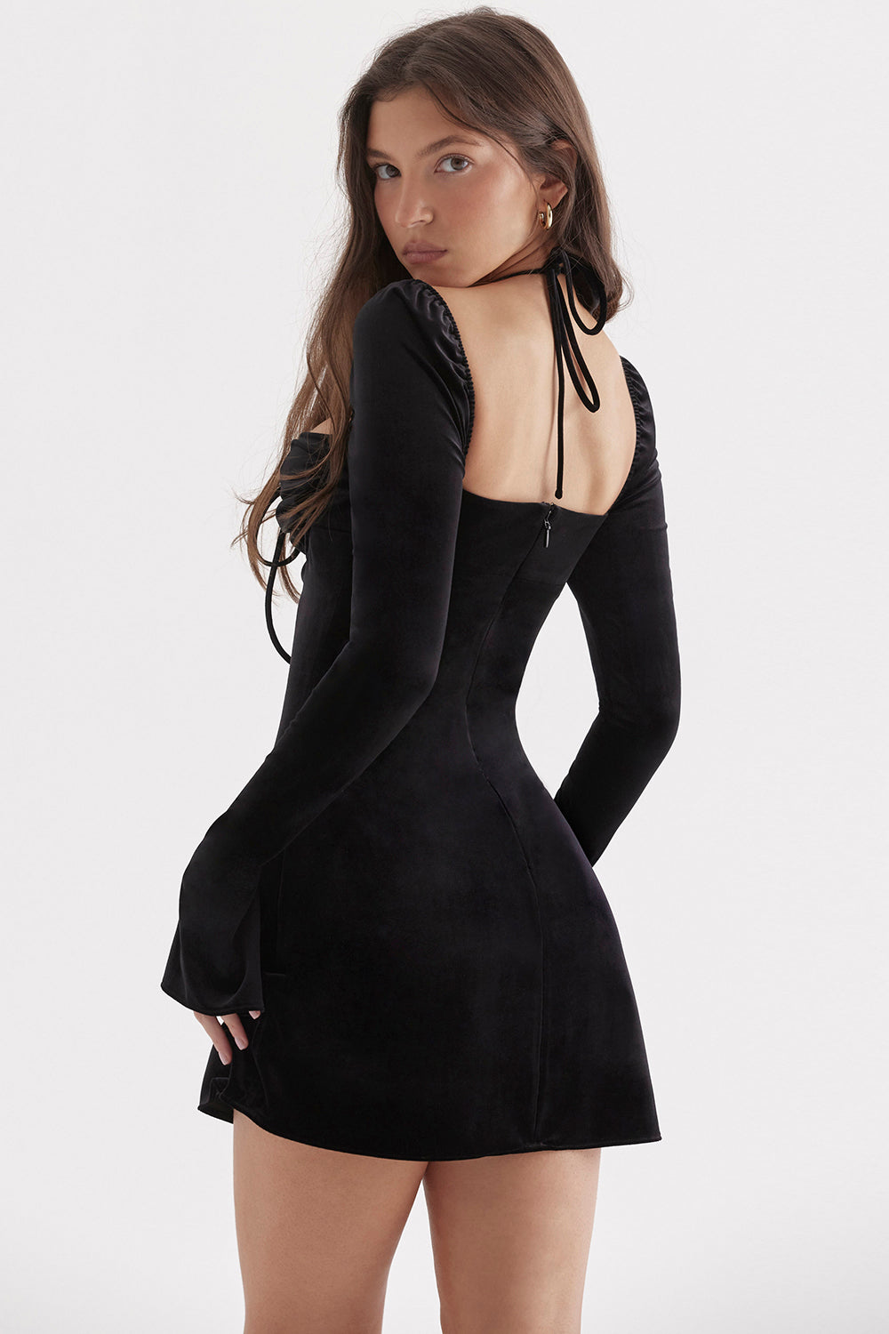 Mini-robe dos nu en velours noir