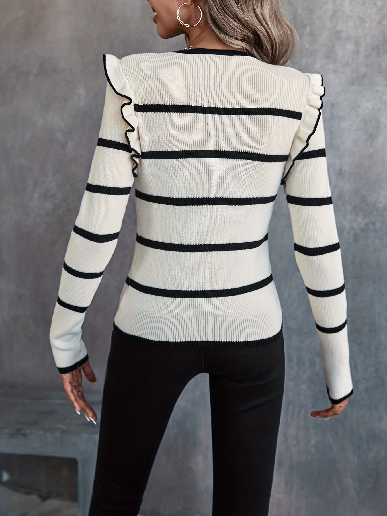 Pull rayé à col rond en noir et blanc