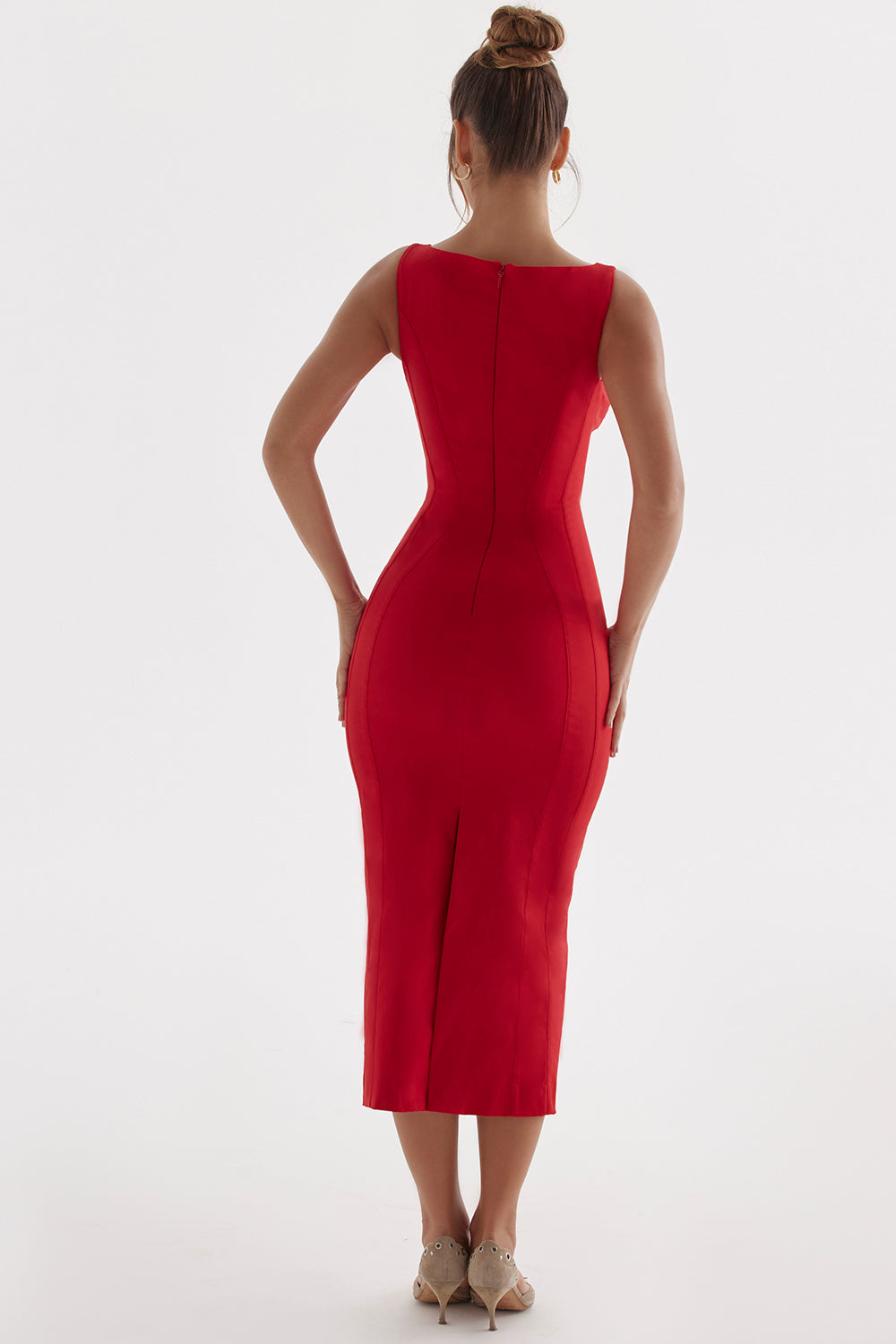 Robe longue décolletée avec roses rouges