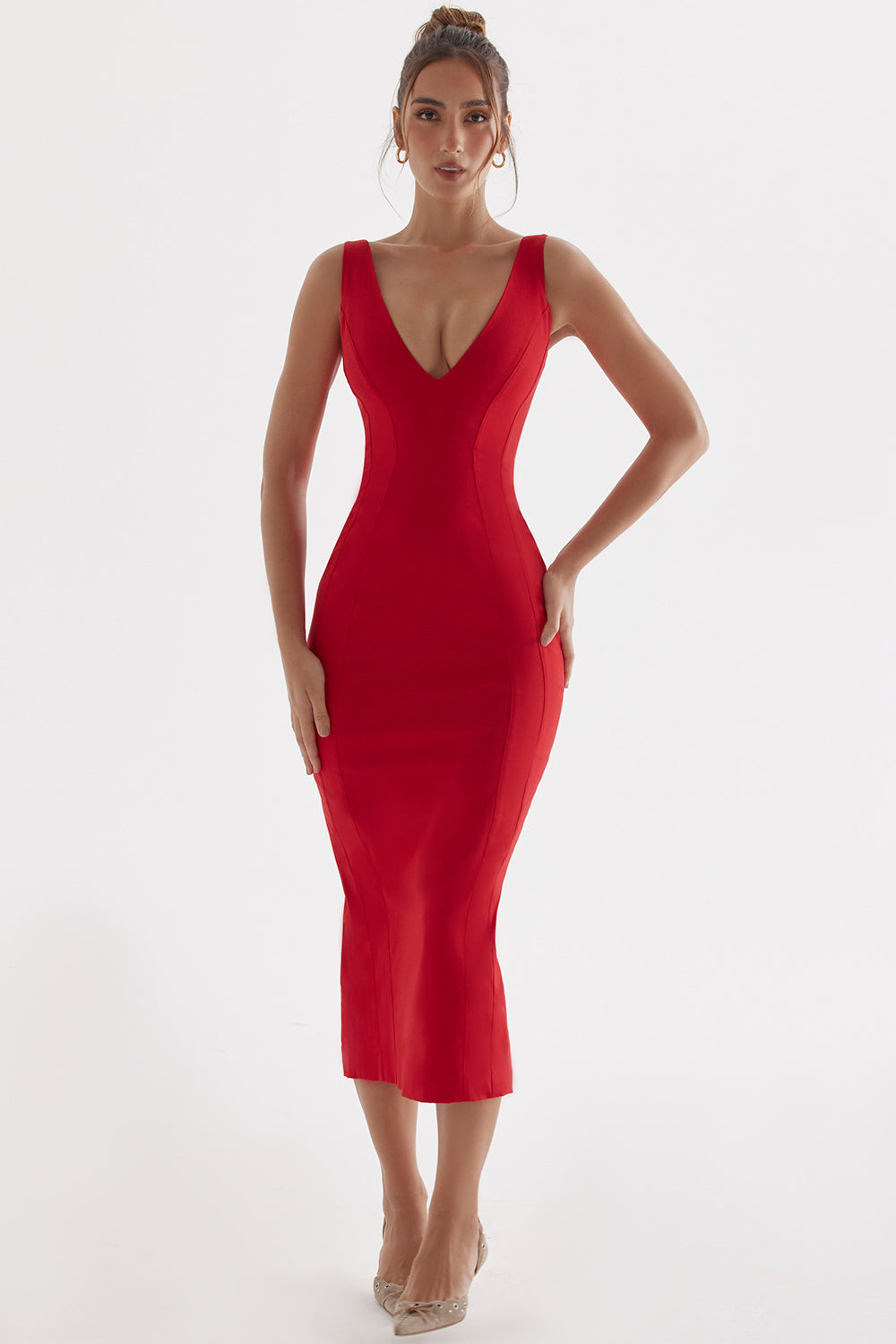 Robe longue décolletée avec roses rouges