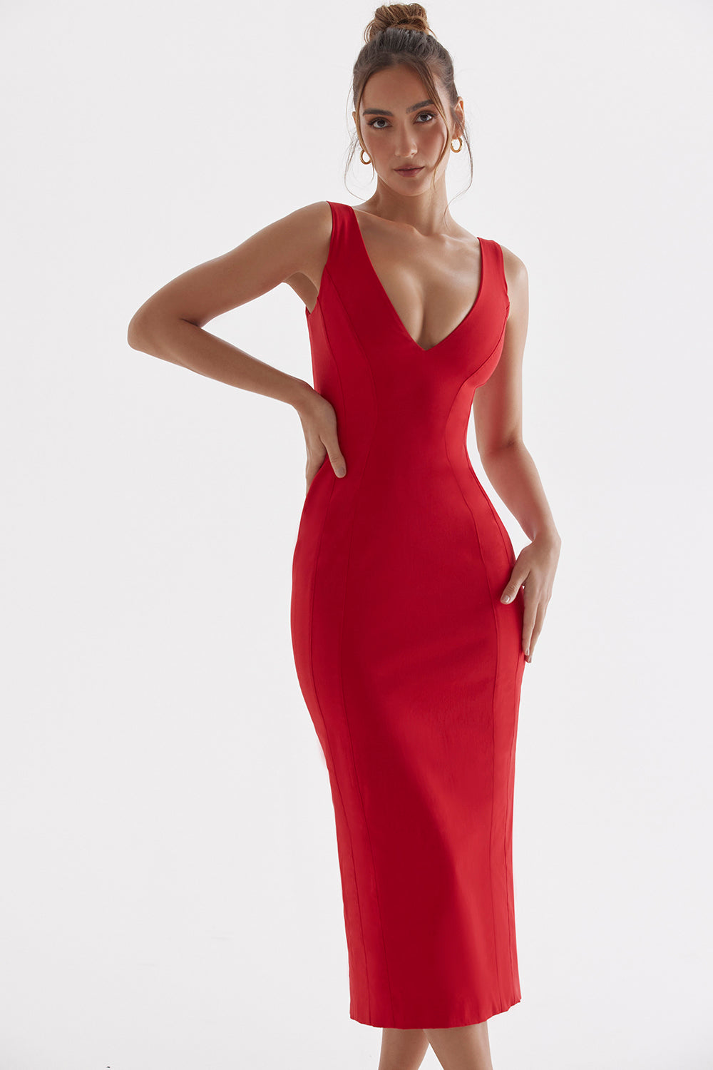 Robe longue décolletée avec roses rouges