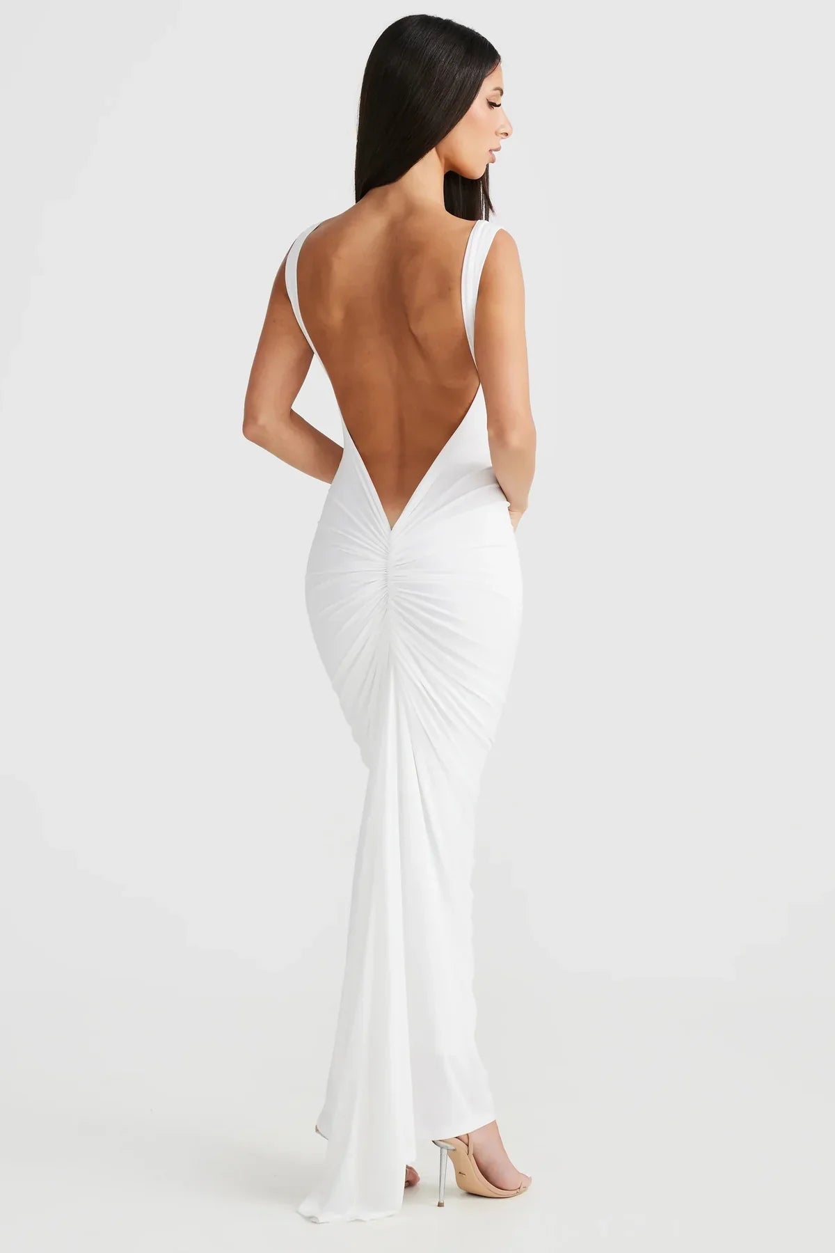Robe longue fourreau plissée dos nu