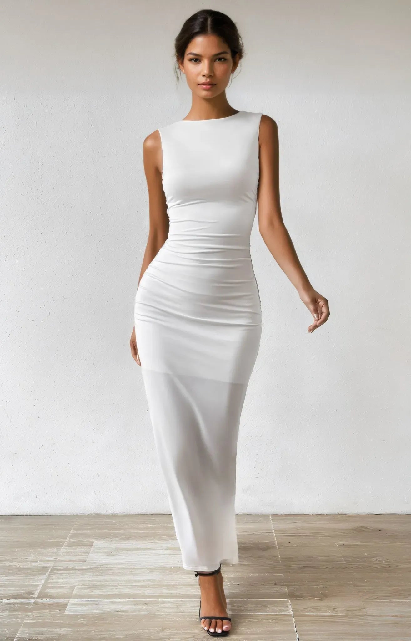 Robe longue fendue sur le côté en blanc