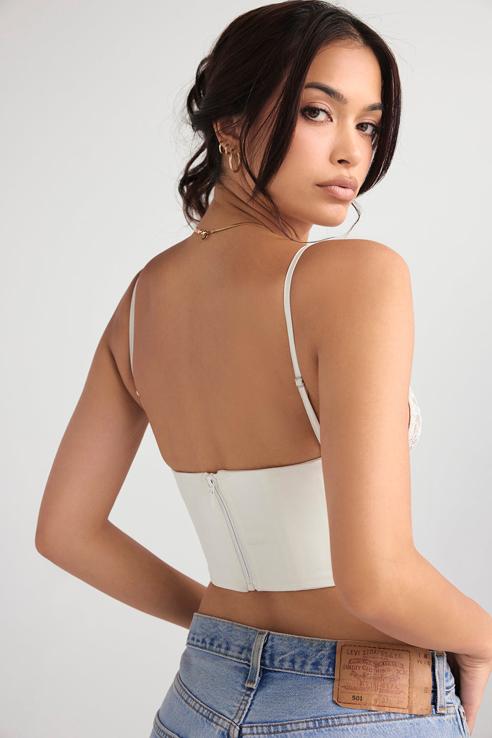 Corset en satin ivoire