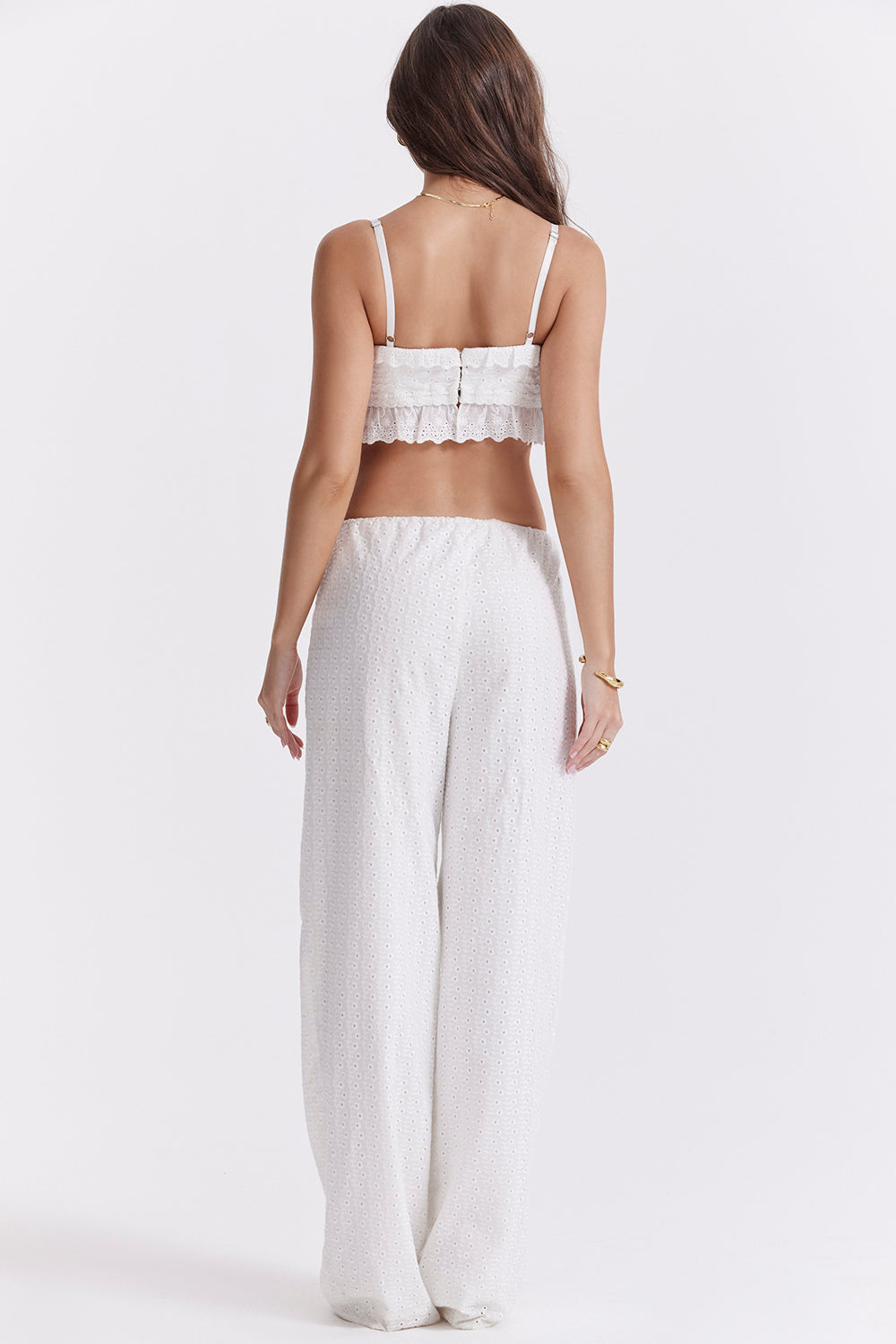 Haut brassiàre en broderie anglaise blanche avec pantalon