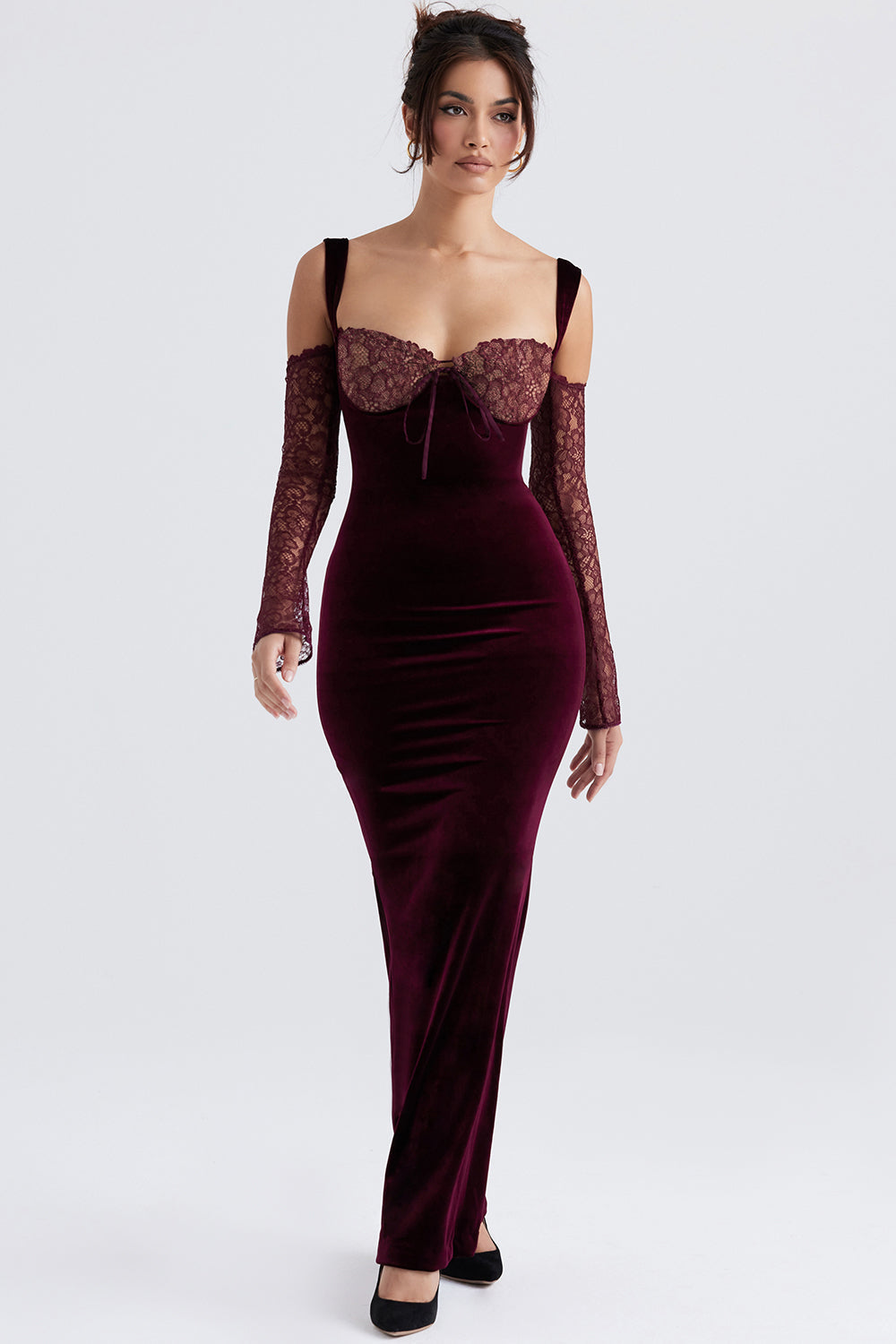 Robe longue en velours cerise noir
